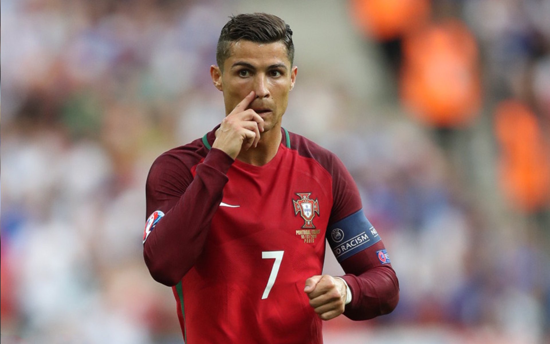 中超球队主场球迷互动活动开展，球迷给中超球队设计的队徽